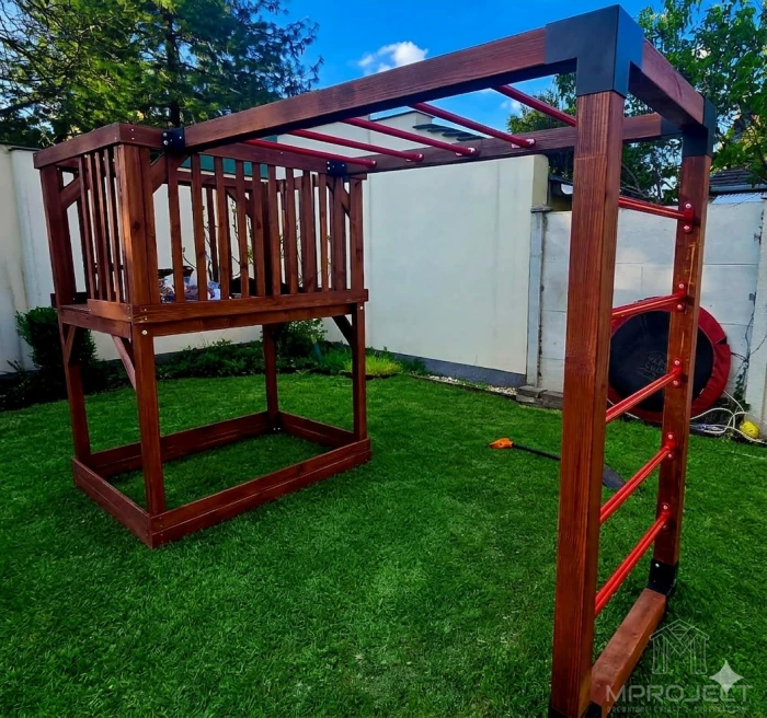 Spielplatz modern aus Holz
