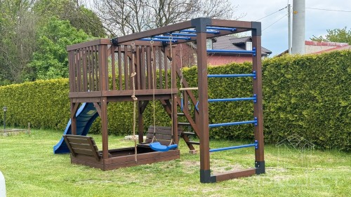 Spielplatz modern aus Holz
